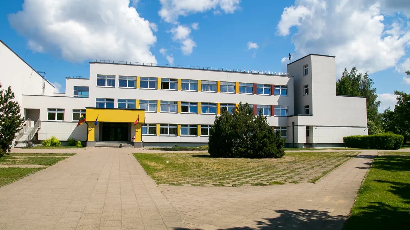 Établissement scolaire — matériel pédagogique non tracé et risque de perte budgétaire